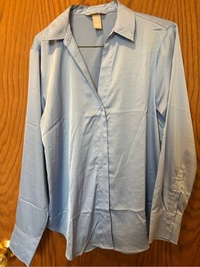 H&M Light Blue Women's Button-Up Blouse
